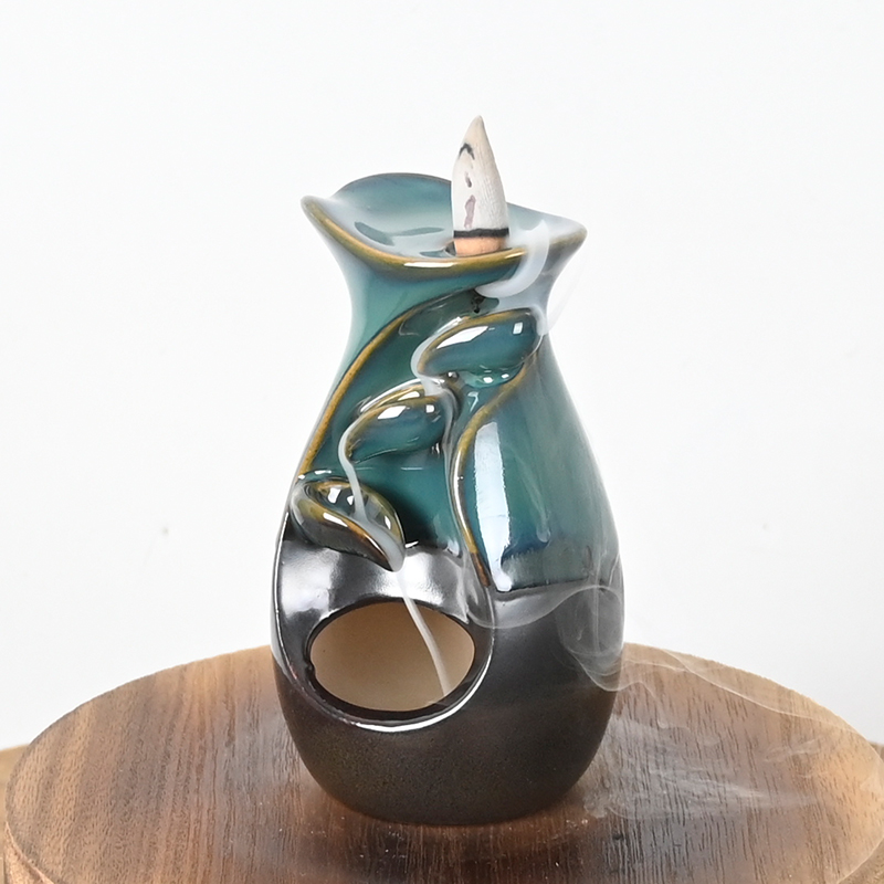 Conception de style vase encens en cascade en céramique brûleur d'encens de débit en céramique