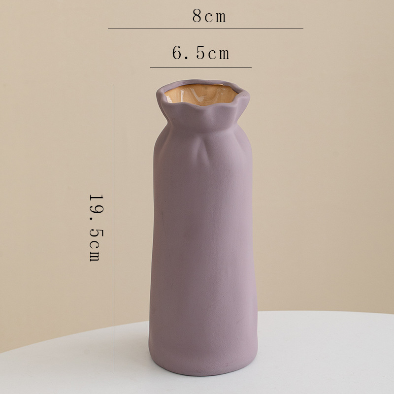 Fusion de la tradition et du design moderne élégant vase en céramique artisanale
