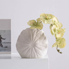 Vase en céramique à la main d'art fonctionnel pour les intérieurs modernes