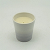 Date à l'aide de la tasse de bougie en céramique de table