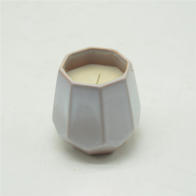 Bougies en céramique aux couleurs classiques