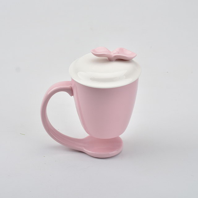 Décoration de la maison de style créatif tasses suspendues personnalisées Tasse à café en céramique flottante avec poignée et couvercle