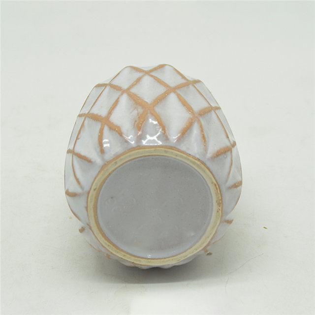 L'ananas de relief de style simple moderne lignes la tasse en céramique de bougie de couleur métallique