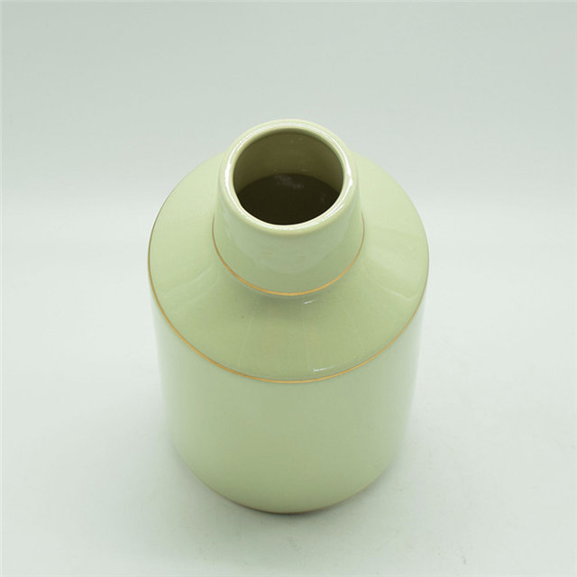 Vase en céramique d'originalité de grand corps coloré jaune d'or de style de rugby de points blancs de style moderne