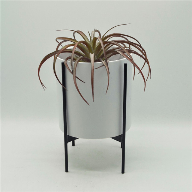 Support en fer noir Support à quatre pattes avec pot de jardinière en céramique blanc mat