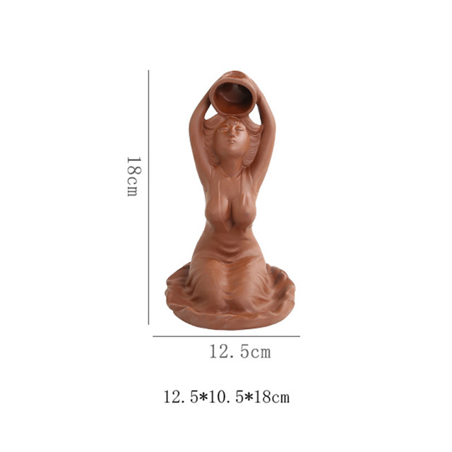 La déesse en céramique baigne le brûleur d'encens en céramique de reflux de parfum qui coule