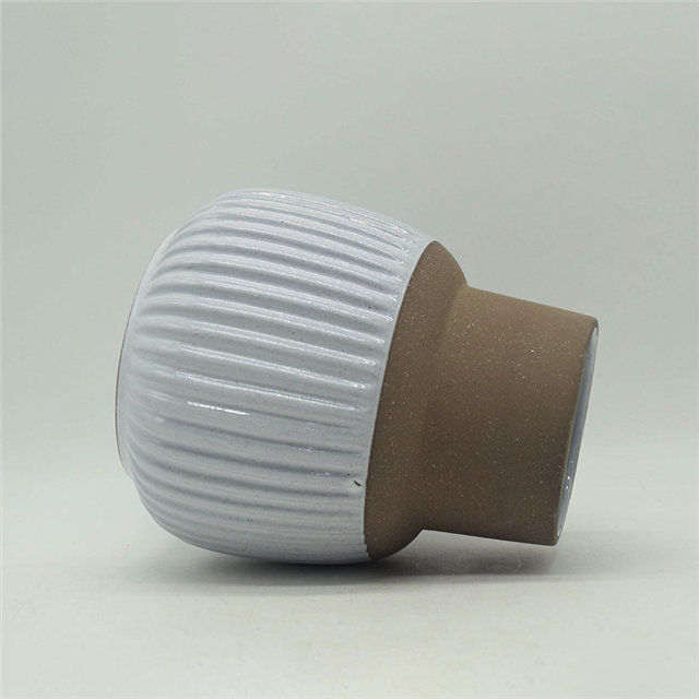 Décoration d'ameublement de table Vase en céramique décoration de bureau polyédrose décoration de bureau gris corne blanche forme de bouche Vase en céramique