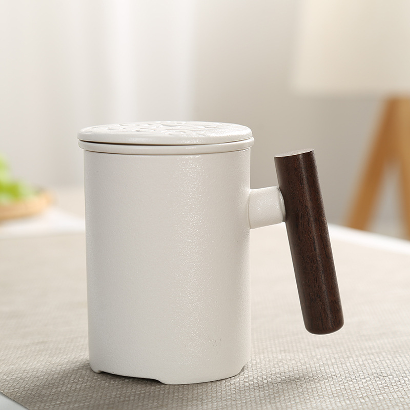 logo personnalisé boîte-cadeau tasse à café en porcelaine 320 ml noir 、 blanc Match poignées et couvercles de tasse en bois Filtre en céramique Ensemble de tasses en céramique