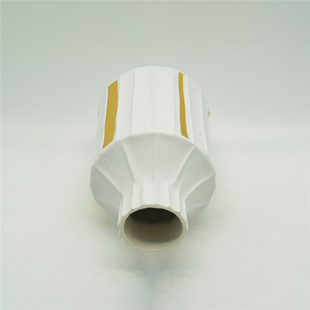 Style moderne points blancs style rugby coloré jaune doré Baisha Phnom Penh vase en céramique de style moderne