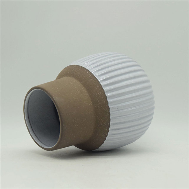 Décoration d'ameublement de table Vase en céramique décoration de bureau polyédrose décoration de bureau gris corne blanche forme de bouche Vase en céramique