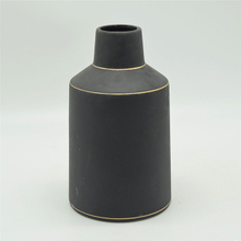 Vase en céramique de type grand noir d'or coloré de style de rugby de points blancs de style moderne