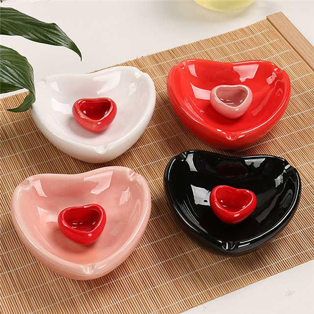 Cendrier en c&eacute;ramique blanche