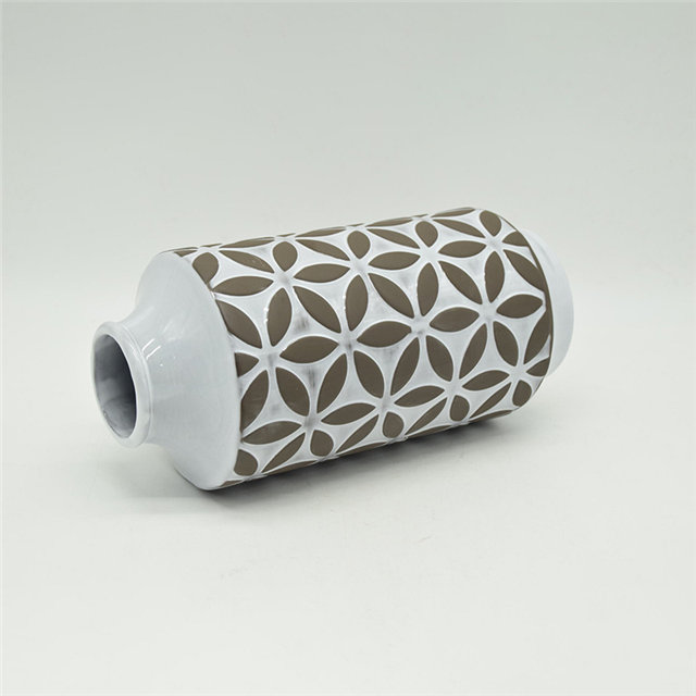 Vase en céramique de style rugby noir à pois blancs de style moderne