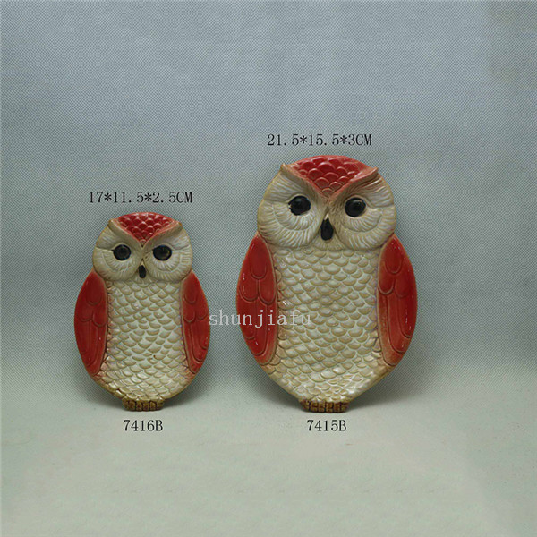 Assiette hibou en céramique rose de différentes couleurs