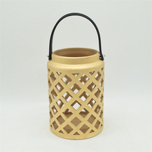 Décoration d'ameublement en céramique jaune clair style de bande de cylindre en céramique évidant la lanterne en céramique d'ouragan