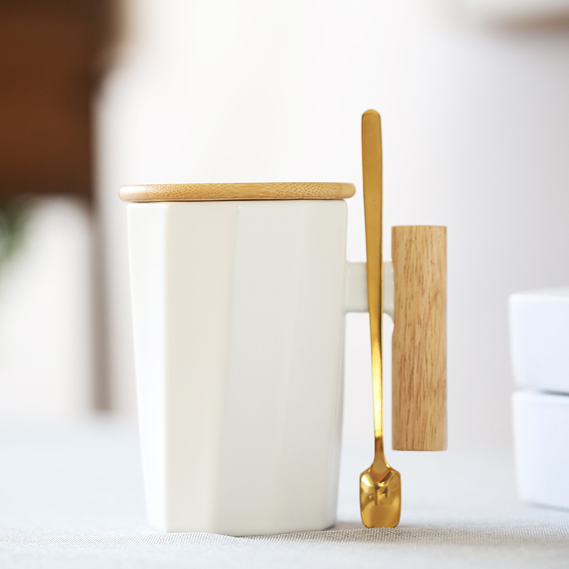 tasse à café en porcelaine boîte cadeau logo personnalisé 400 ml noir 、 blanc Match casquettes de tasse en bois avec poignées en bois Coupe en céramique de style de ligne