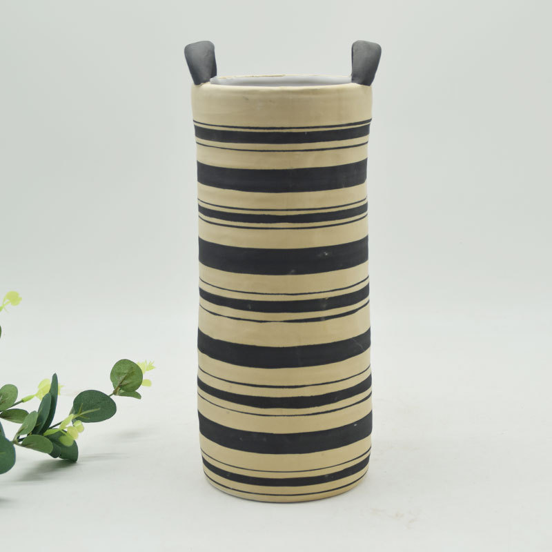 Décoration d'ameublement de table le dernier vase en céramique de guidon de figure géométrique de glacis créatif