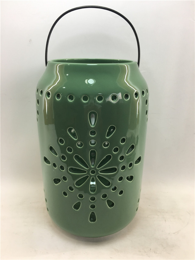 Style de forme de bande de cylindre en céramique verte de décoration d'ameublement évidant la lanterne en céramique d'ouragan