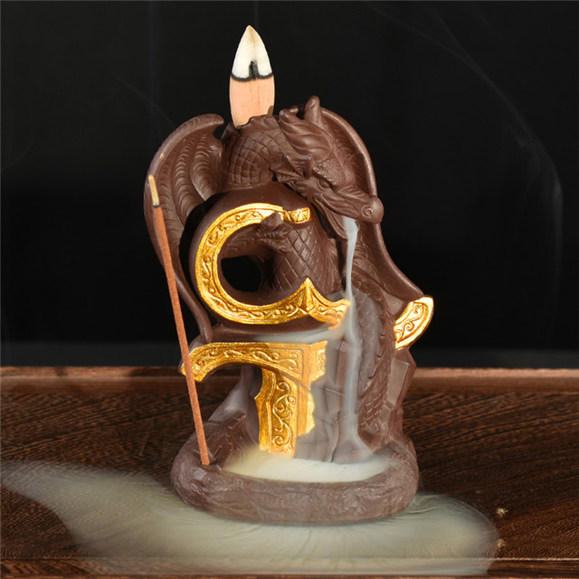 Fil douille d'encens cascade en céramique reflux encens dragon en céramique portant un brûleur d'encens à reflux d'épée