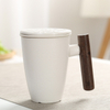 logo personnalisé boîte-cadeau tasse à café en porcelaine 320 ml noir 、 blanc Match poignées et couvercles de tasse en bois Filtre en céramique Ensemble de tasses en céramique