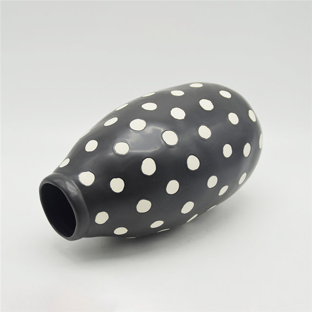 Décoration d'ameublement de table Vase en céramique décoration de bureau polyédrose noir vitré avec des points blancs Vase en céramique