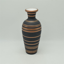 Vase en céramique de couleur or noir de style de rugby de points blancs de style moderne