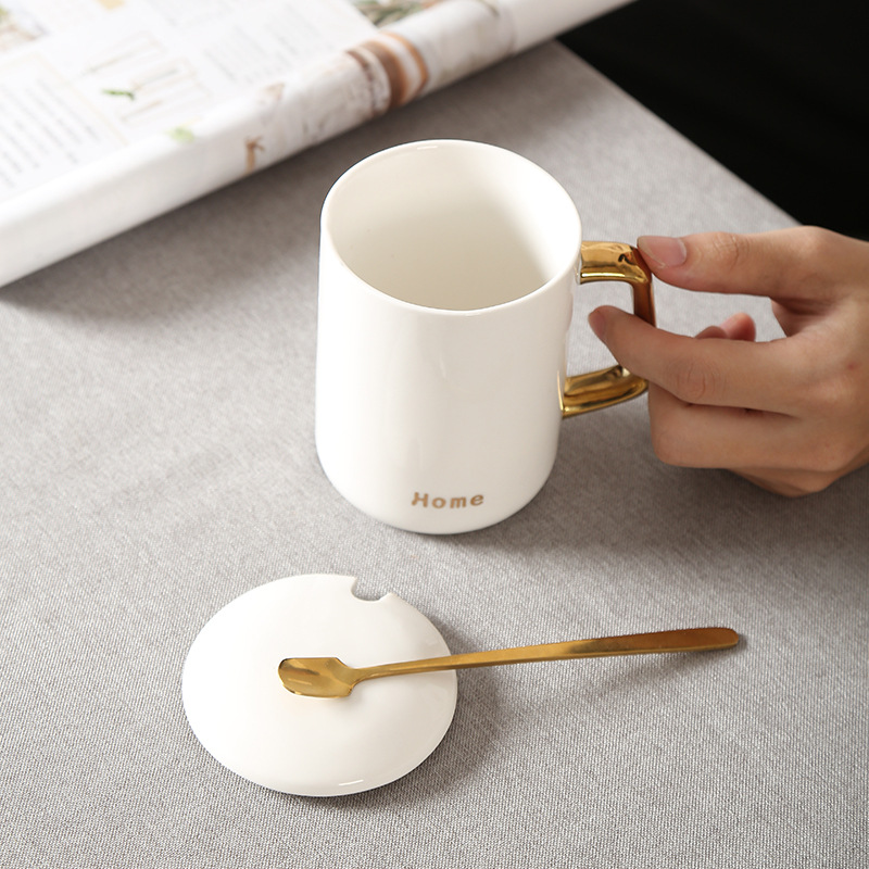 tasse à café en porcelaine coffret cadeau logo personnalisé 360 ml noir, émail émaillé blanc poignées en or avec couvercle de tasse en céramique tasse en céramique