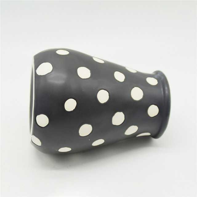 Vase en céramique à large ouverture noire à pois blancs