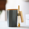 tasse à café en porcelaine boîte cadeau logo personnalisé 400 ml noir 、 blanc Match casquettes de tasse en bois avec poignées en bois Coupe en céramique de style de ligne