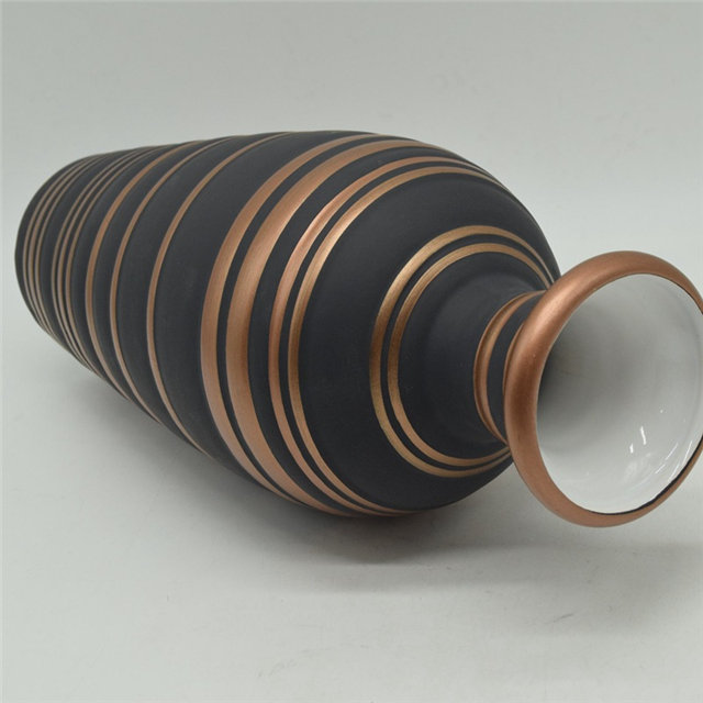 Vase en céramique de couleur or noir de style de rugby de points blancs de style moderne