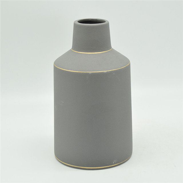 Vase en céramique de grand corps gris d'or de style de rugby de points blancs de style moderne