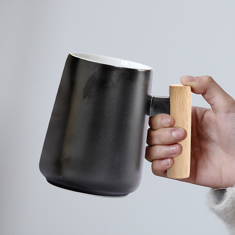tasse à café en porcelaine coffret cadeau logo personnalisé 360 ml noir 、 blanc Match casquettes de tasse en bois avec poignées en bois tasse en céramique
