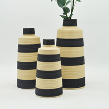 Décoration d'ameublement de table Le dernier émail créatif Figure géométrique Guidon Alternant Vase en céramique noir et jaune