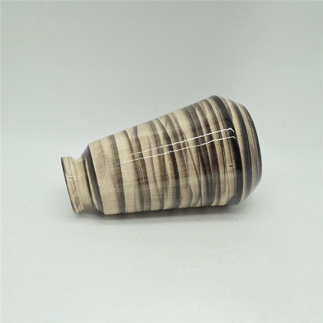 Décoration d'ameublement Vase en céramique de table Décoration de bureau Polyhédrose Vase en céramique noir et jaune