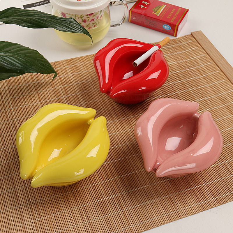 Cendrier en c&eacute;ramique l&egrave;vres sexy