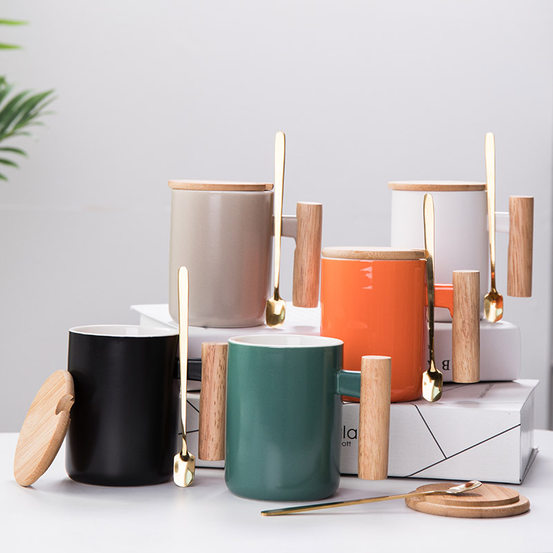 coffret cadeau logo personnalisé tasse à café en porcelaine ensemble tasses en céramique avec poignée en bois avec couvercle en bambou et cuillère en métal ensemble de tasses en céramique