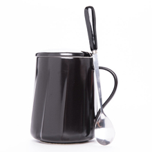 coffret cadeau logo personnalisé ensemble de tasse à café en porcelaine Poignées en bois 400 ml Ensemble de tasse en céramique noir et blanc