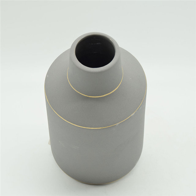 Vase en céramique de grand corps gris d'or de style de rugby de points blancs de style moderne